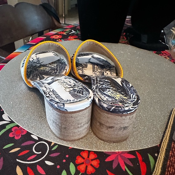 Cute Used Slides - Picture 3 of 4